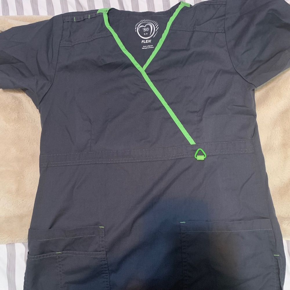 Pro health flex scrub top